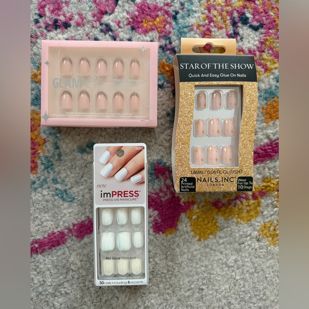 Artificial nail lot